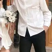 暗一点的情侣头像男人