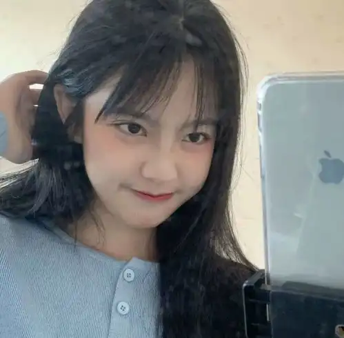  真人女生头像黄昏也没什么用,光洒在你身上,就变得不一样