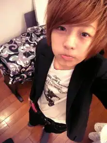  谁知道这个网络红人的名字叫什么