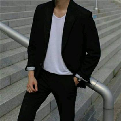  吸引寂寞女人的微信头像男生半身不露脸穿着打扮很时尚的