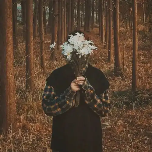  拿花的情侣头像浪漫文艺山野万里,你是我藏在微风中的欢喜