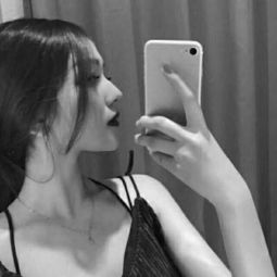  黑白女头像伤感高冷丧黑白系超酷女头