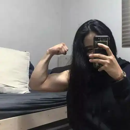  健身情侣间流行的壮汉臂自拍,随意感受一下这波暴击