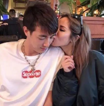  宋茜被骂老板却夸萧亚轩搬离爱巢方媛回应洪世贤艾莉离婚十周年