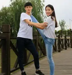  情侣秀一字马毕业照约好毕业不分手