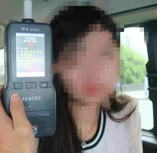  惠安一对情侣醉驾撞上树双双被拘