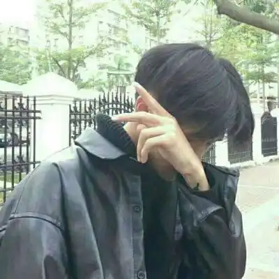  带纹身的男头像