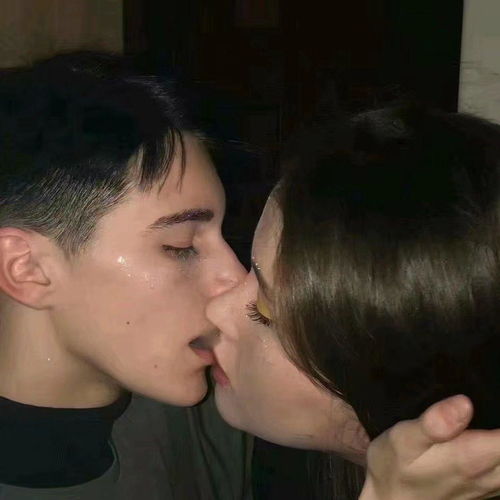  有哪些亲亲的情侣头像