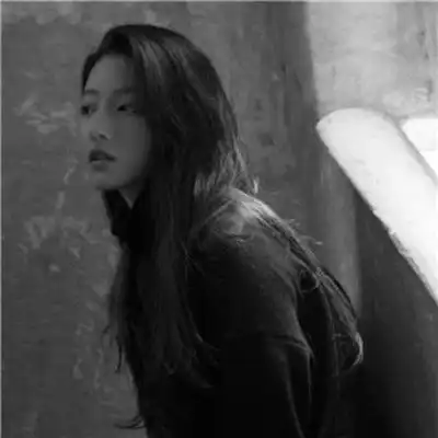  女生头像黑白伤感侧脸孤独真人忧伤头像