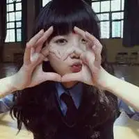  情侣头像爱心手势一人一半微信头像图片大全