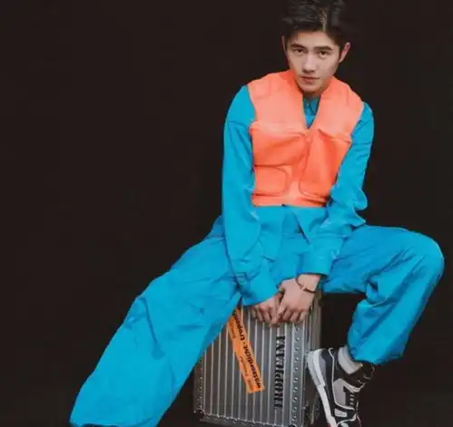  新晋小生刘昊然提名金扫帚奖,登热搜榜首,这是在替烂片背锅