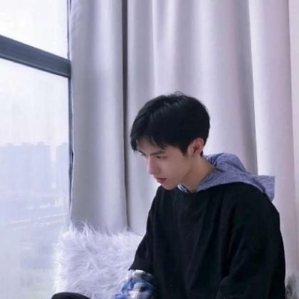  男生头像气质成熟,我看到的是满目的青春