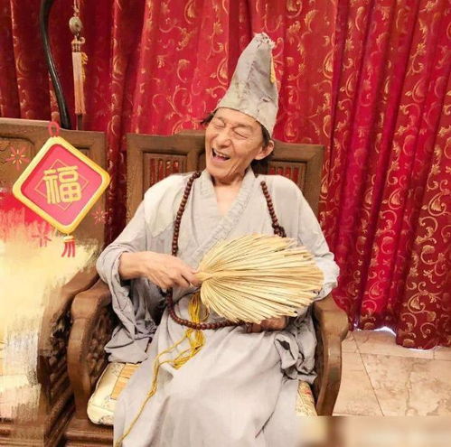 86岁济公游本昌现身,经典形象一成不变,大赞抗疫医护人员