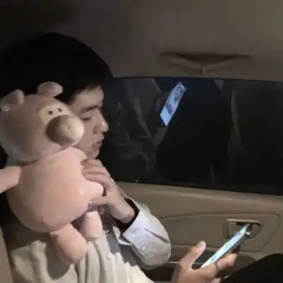 情侣真人头像一人一张分开一左一右情侣头像真人两张配对 情侣真人头像一人一张分开一左一右情侣头像真人两张配对