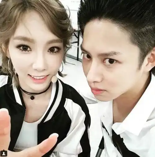  看似情侣却非情侣谁说男女爱豆之间没有纯友谊