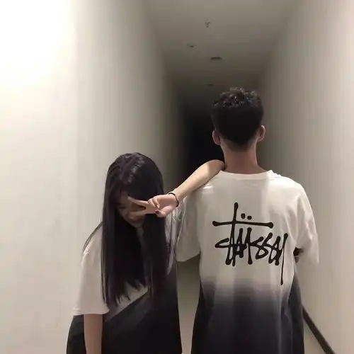 情侣头像外表的笑没心没肺只是为了掩饰那颗脆弱的内心  情侣头像外表的笑没心没肺只是为了掩饰那颗脆弱的内心