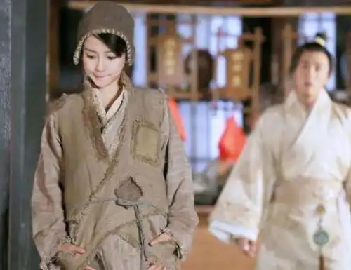 同是演乞丐,周星驰用手抓饭,刘德华落魄睡大街,杨颖是来搞笑的  同是演乞丐,周星驰用手抓饭,刘德华落魄睡大街,杨颖是来搞笑的