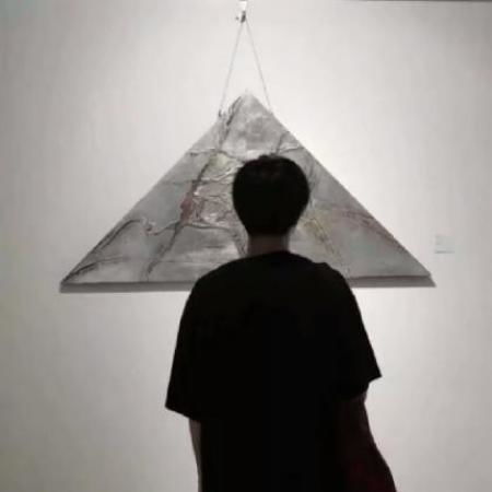  高冷情侣头像背影一男一女我是最幸福的