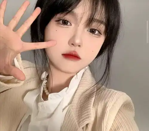  纯欲风女头这个假期的日常吃睡追剧