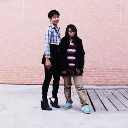  大学生情侣换装拍照男穿黑丝短裙图片12游侠图库