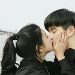  谁能帮我找到这张照片的另一半
