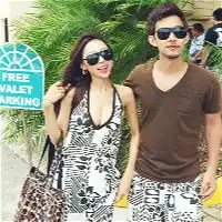  非主流甜蜜幸福情侣头像一左一右深藏属于我们的那段情