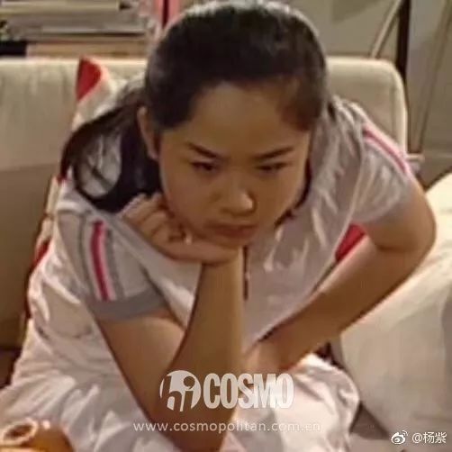  美人计杨紫素颜跟蜡像合影,皮肤还赢了