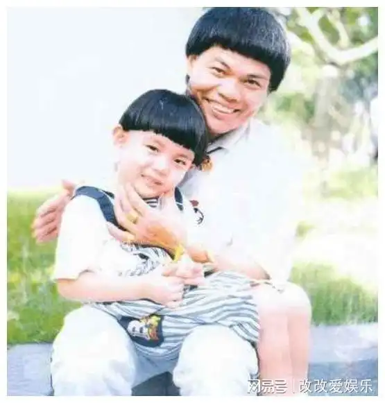 他的外貌独特,被星爷捧红,没钱时妻子离开,现在儿子比他帅 他的外貌独特,被星爷捧红,没钱时妻子离开,现在儿子比他帅