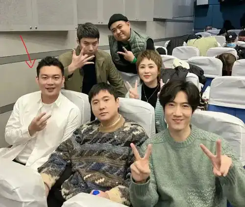  马丽晒一家三口海边合照,在情人节秀恩爱,打破女强男弱婚姻质疑