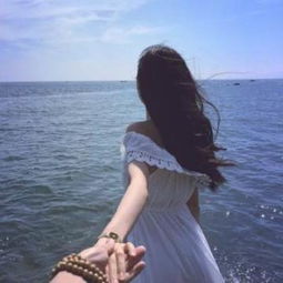  女生面向大海背影头像
