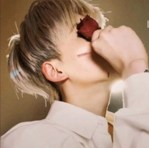  忧郁的男生头像