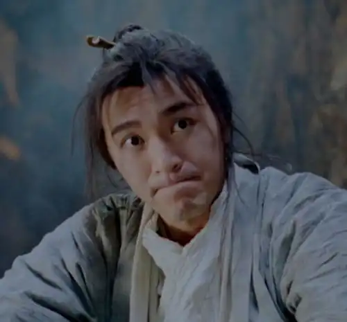  曾是周星驰的御用配角,骂过张国荣,破产4次老婆仍不离不弃