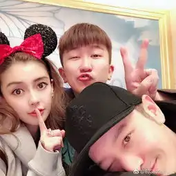  张大大跟着黄晓明baby去约会,黄晓明一脸无奈,反成电灯泡