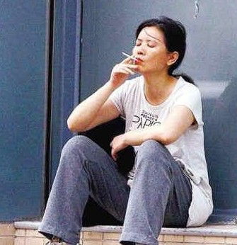  蓝洁瑛曾被梁朝伟黎明周星驰追求如今惨变疯婆流浪街头