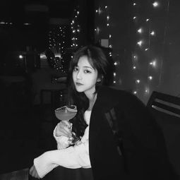  黑白系男女头像若不同心,岂能同行