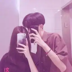  双人暧昧情头钟爱手机更在意你