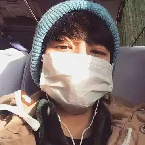  男生怎么自拍才好看七招一秒变潮