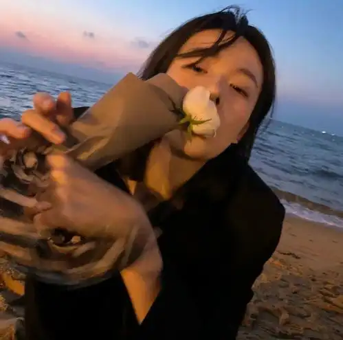 风格小众的复古风女生头像