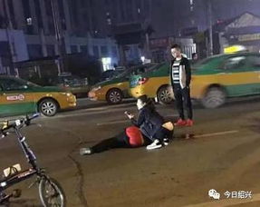  街头情侣吵架,女友开豪车准备离开,结果下一秒悲剧上演......