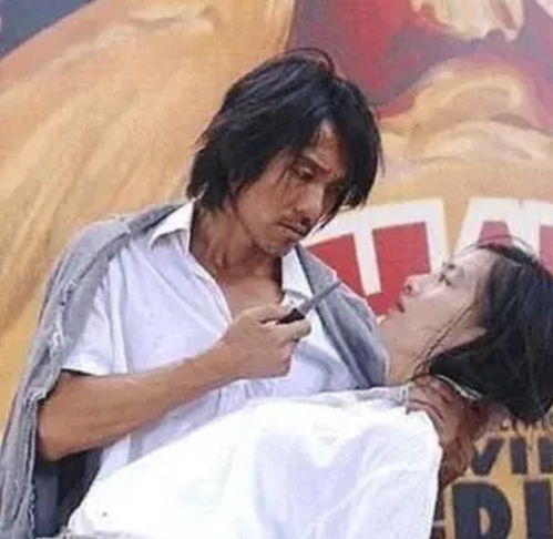  为什么周星驰能原谅张雨绮,但无法原谅黄圣依答案就是这个