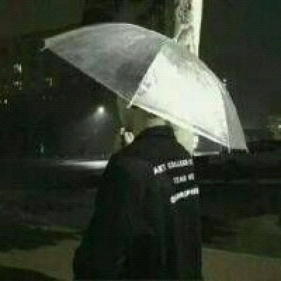  低调不明显情侣头像一男一女一生嚣张一生冷酷