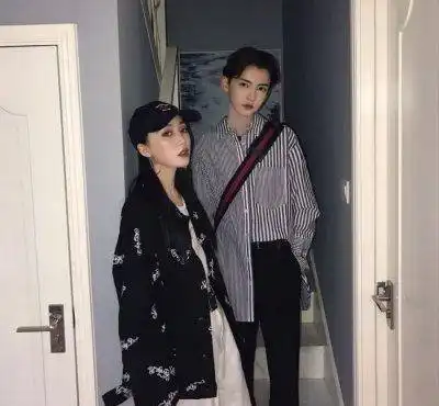 老婆,别折腾了,挑拨儿子娶小三,半年婆婆门后痛哭  老婆,别折腾了,挑拨儿子娶小三,半年婆婆门后痛哭