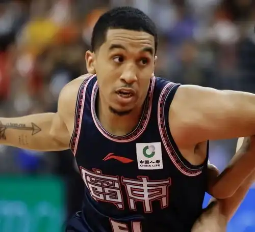 恩断义绝沃特斯删光所有广东男篮照片g5前曾抱怨出场时间少  恩断义绝沃特斯删光所有广东男篮照片g5前曾抱怨出场时间少