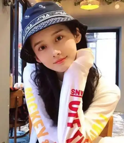  被周星驰力捧的新人,演技只是其次,重要的是颜值