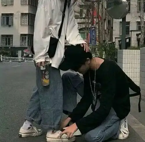 情侣头像一男一女分开两