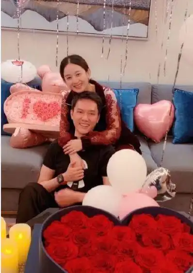  赵丽颖冯绍峰大方宣布结婚,网友放话下一对该唐嫣罗晋了