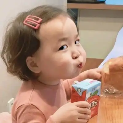 情侣头像坐在车上的萌娃哈维