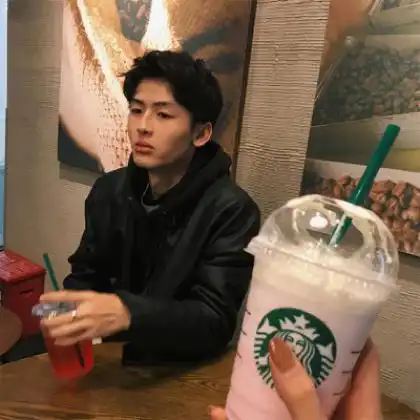  比较独特的情侣头像一男一女,一个人一张这才是绝配的