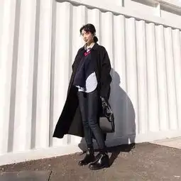 你穿呢大衣的样子也太成熟了吧 你穿呢大衣的样子也太成熟了吧