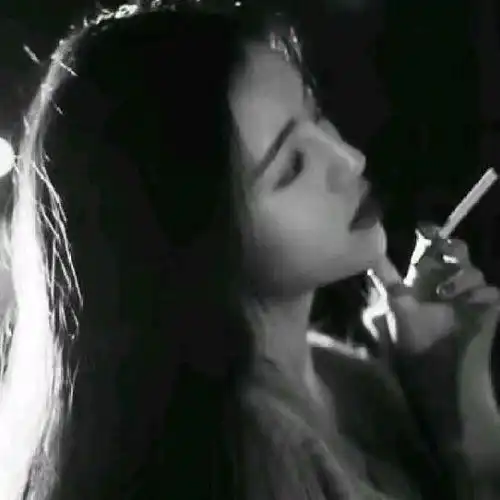  海底月是天上月,眼前人是心上人经典美文